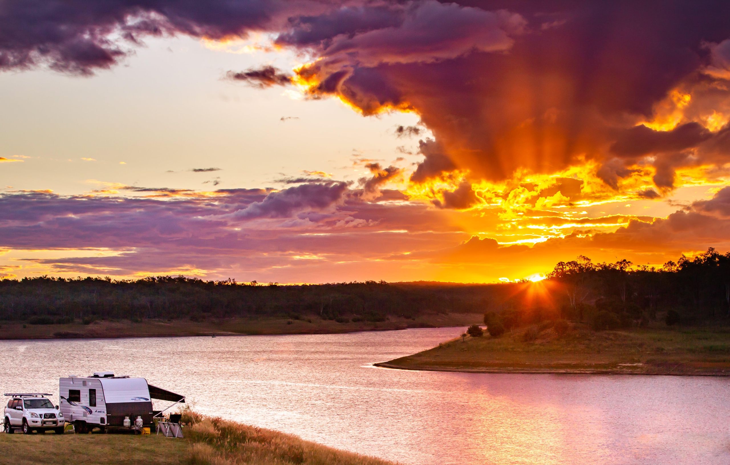 Boondooma-Dam-Sunset-Camping-min_3feeabe3681dd31a8edb343f780dc447